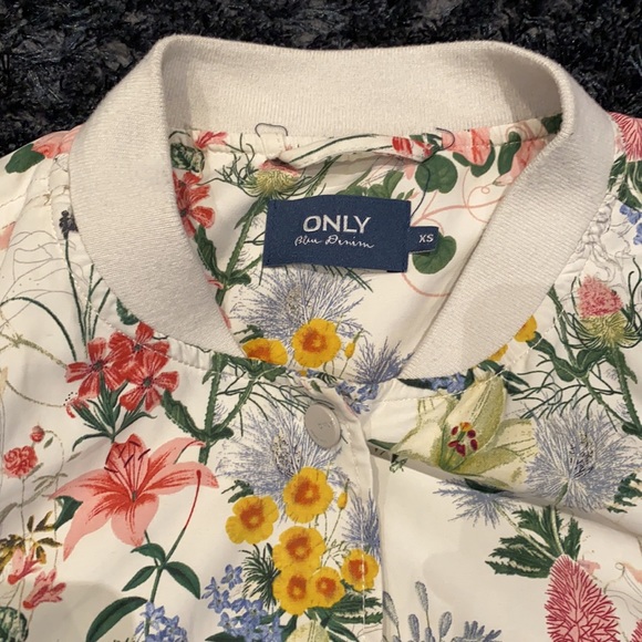 Jacket - Picture 3 of 4